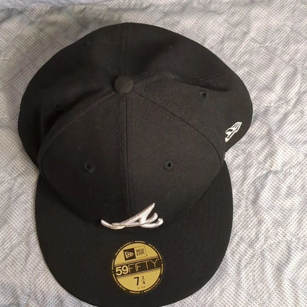 New Era Black Cap with White Embroidered Logo - Picture 14 of 16